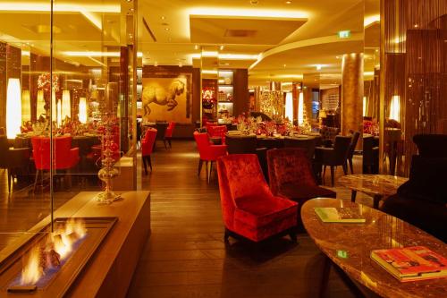 Savoy Hotel - image 5