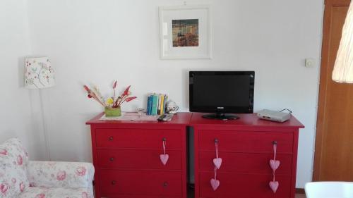 2 bedrooms, 4 beds
