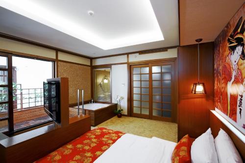 1 queen bed