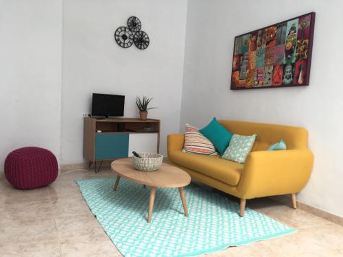 Shared lounge/TV area, La Moraga de Poniente Malaga Hostel in Este