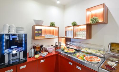 Hotel Garden Court - image 2