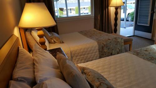 2 double beds