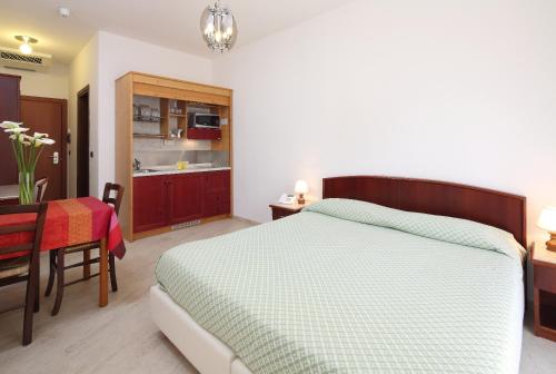 1 queen bed