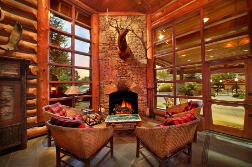 Bearskin Lodge on the River 2