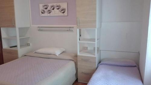 3 twin beds