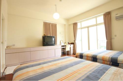 Shan Wai Shan B&B Stop at Shan Wai Shan B&B to discover the wonders of Taitung. The property has everything you need for a comfortable stay. Service-minded staff will welcome and guide you at Shan Wai Shan B&B. All roo