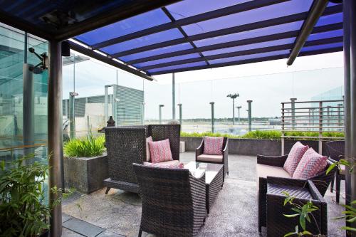 陽台/露台, 二號航站樓大使過境休息室酒店 (Ambassador Transit Lounge Terminal 2) in 樟宜
