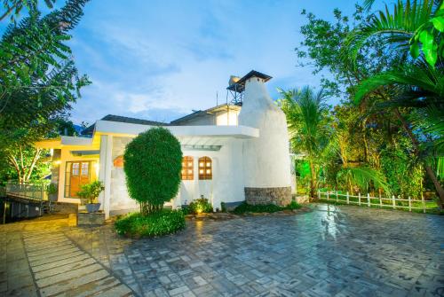 Mistletoe Munnar Homestay & Cafe - Kampiline