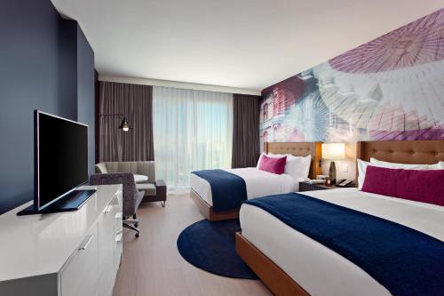 2 queen beds