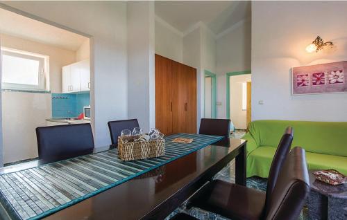 Apartment image 9
