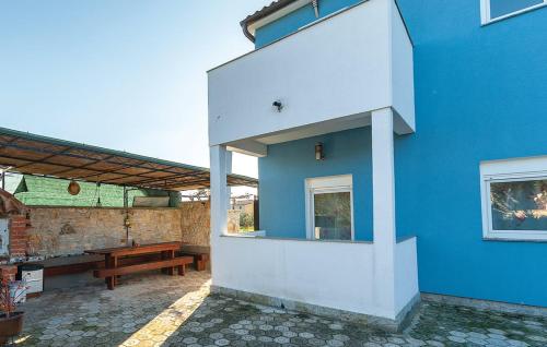 Apartment image 10