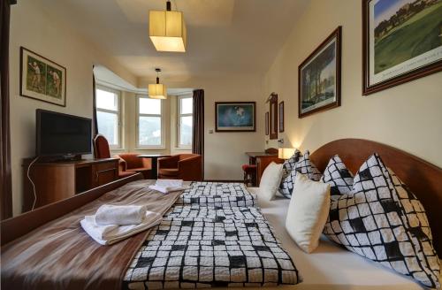 Deluxe Suite with Balcony