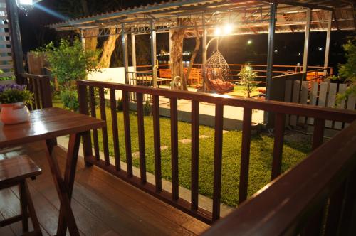 ラチャブリー Aroonsri Thara 3つ星 ホテル 眺望