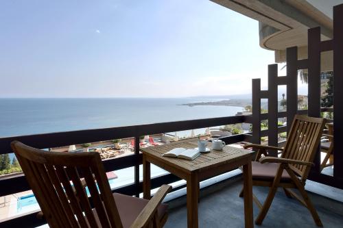 Double or Twin Room with Premium Sea View