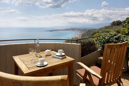 Junior Suite with Terrace and Premium Sea View