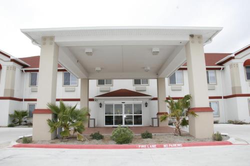 Budget Host Inn and Suites Cameron - 출입구