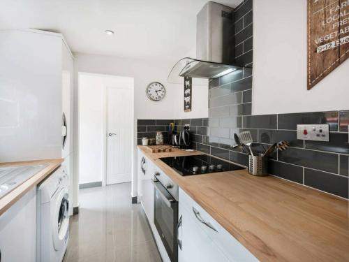 Cambridge House - image 4