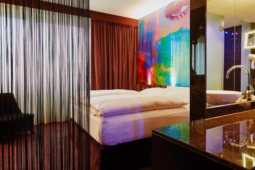 Savoy Hotel - image 11