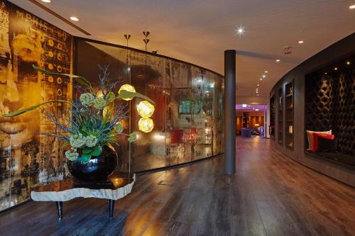 Savoy Hotel - image 2