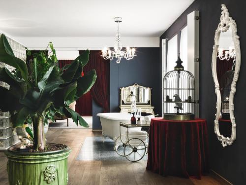 room detail thumbnail 1