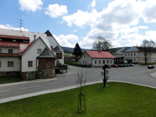 Apartman U Kostela in 德斯特尼奧歷基克賀拉赫