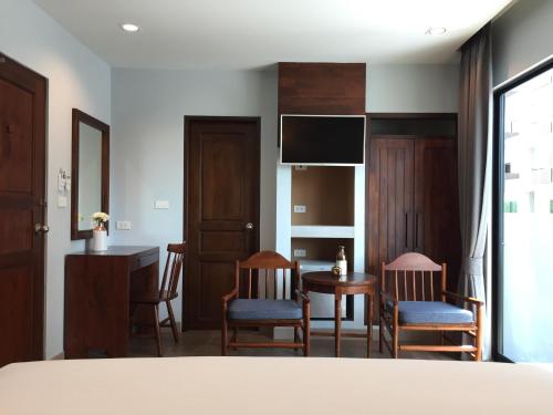 room detail thumbnail 1