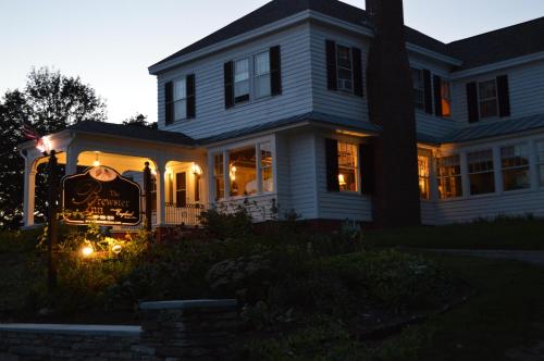 The Brewster Inn - 출입구