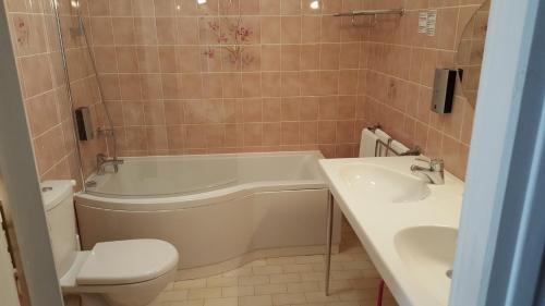 2 double beds