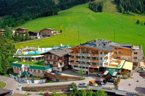 Wellness- und Familienhotel Egger - Hotel - Saalbach Hinterglemm