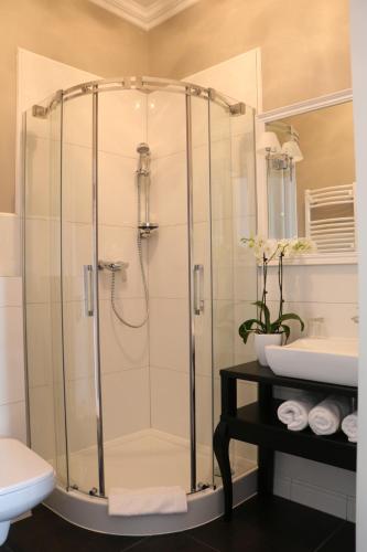 2 twin beds