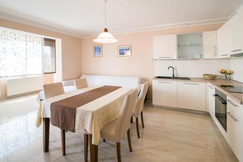 Apartments Villa Ana - image 3