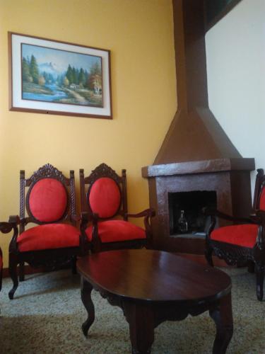 Shared lounge/TV area, La posada del lago in Aquitania