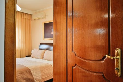 Gold Hotel - image 7