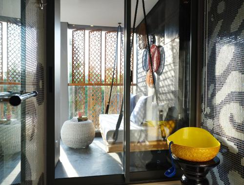 Standard King Room image 7