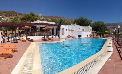  Purple Pig Stars Camping & Bungalows, Pension in Mylopotas