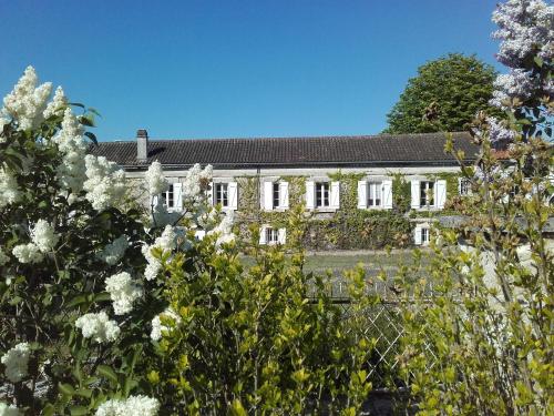 96304531 Logis Hotels Domaine du Châtelard