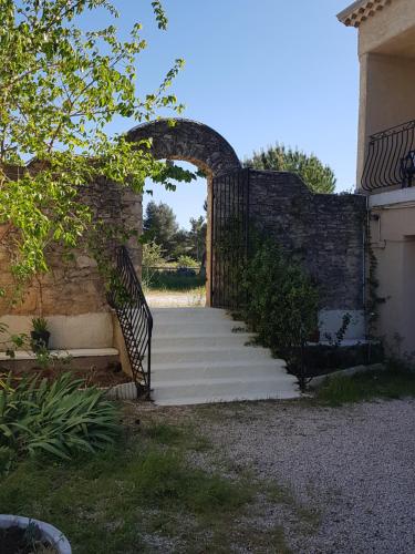 Hotel Carina-Très Grande Piscine-Local à Vélo – Apt En Provence, UT