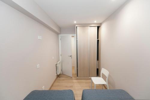 2 twin beds, 1 sofa bed