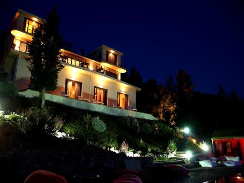 المنظر الخارجي, Serenity Boutique Suites in ليفكادا