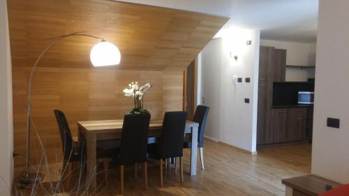 2 bedrooms, 3 beds