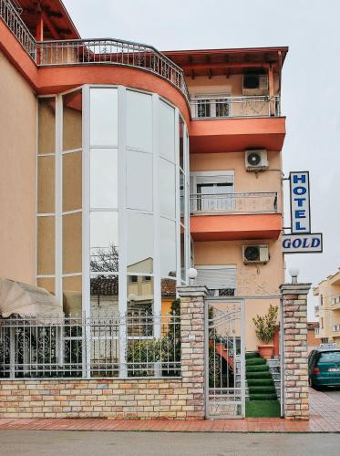 Gold Hotel - image 13