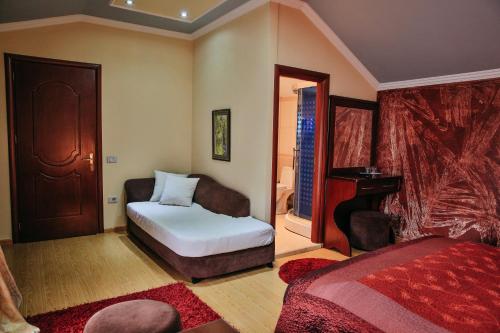 Gold Hotel - image 5
