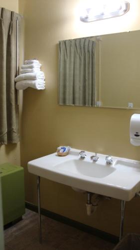 Pinconning Trail Inn Motel in Pinconning, USA