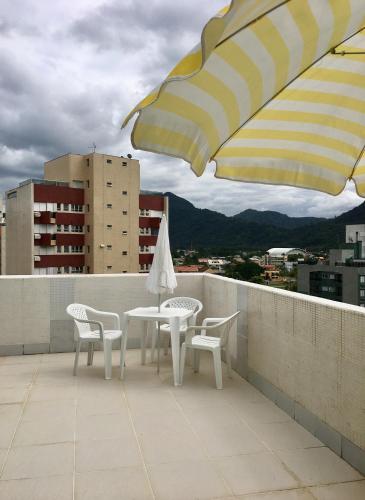 Linda Cobertura Caiobá, amplo terraço com churrasqueira, e linda vista na Av Atlântica, Edificio Frente Mar