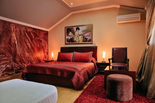 Gold Hotel - image 12