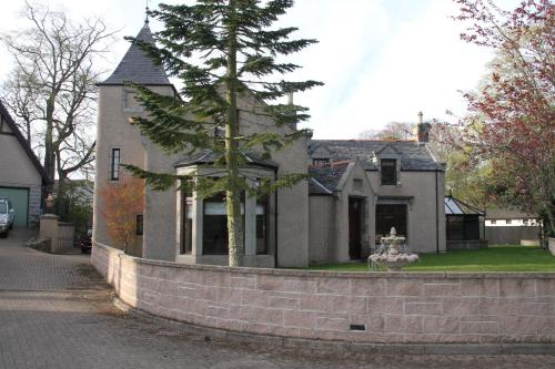 B&B Westhill - Amazing 4 Bed Scottish Baronial Style House - Bed and Breakfast Westhill