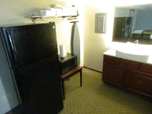 Edgewater Hotel and Suites - 화장실