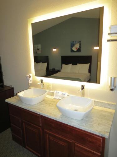 Edgewater Hotel and Suites in Put-in-Bay, USA