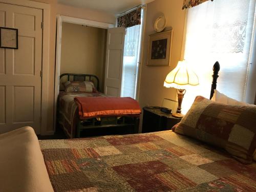 1 double bed, 1 twin bed