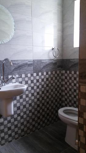 Khayatz Apartment - image 9